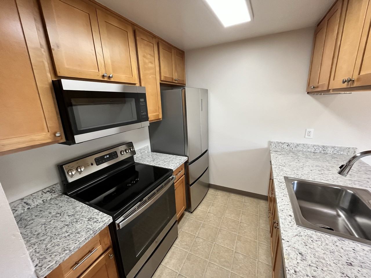 240 Hollis Ave #21 - Photo 6 of 31