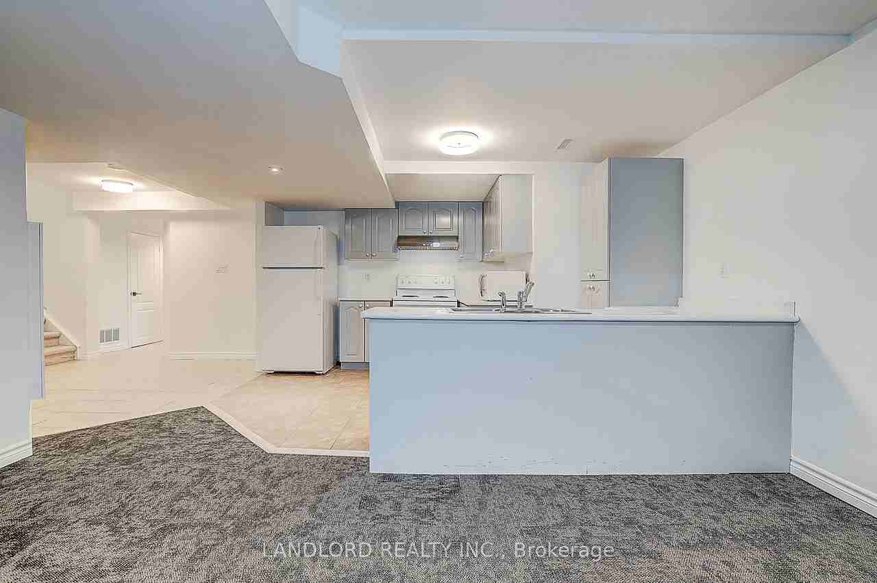 8 Wood Lane - Photo 2 of 28