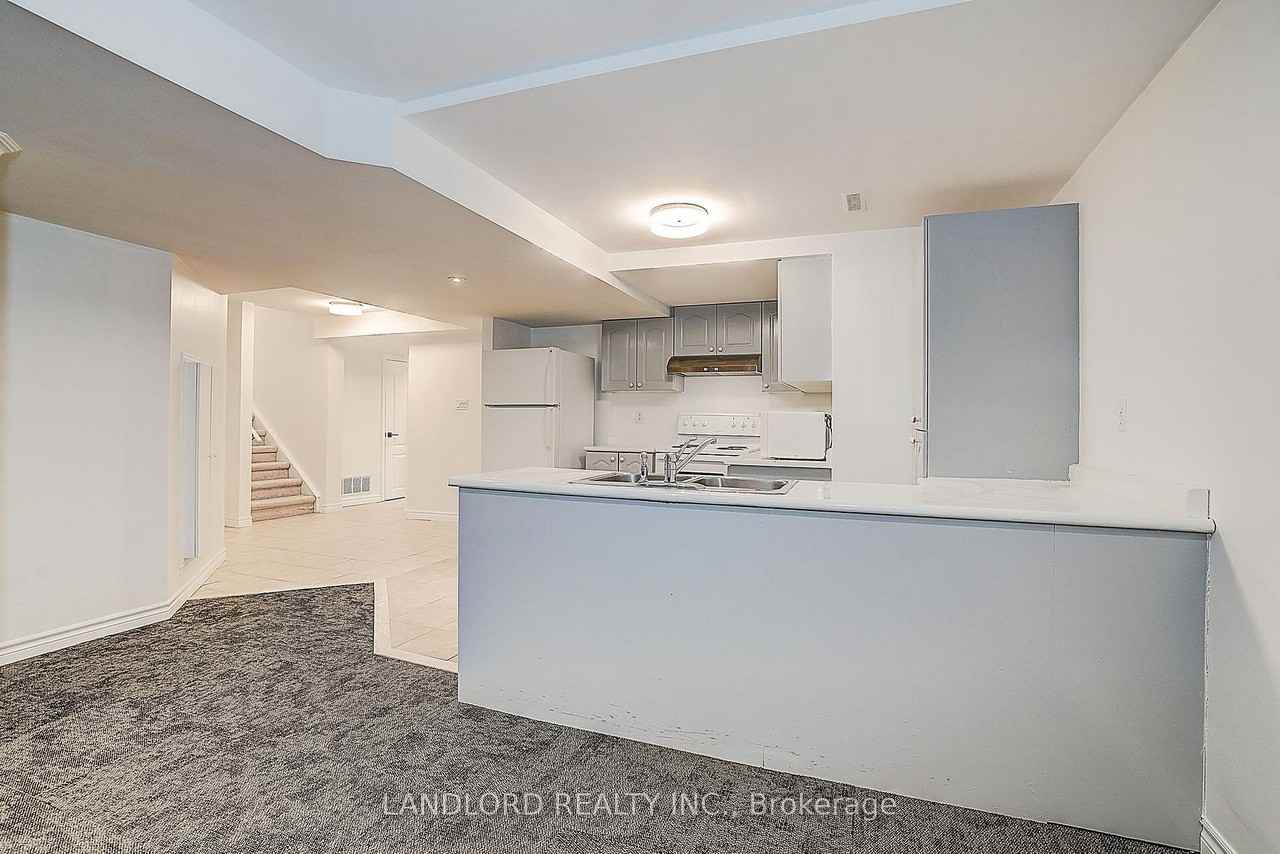 8 Wood Lane - Photo 3 of 28