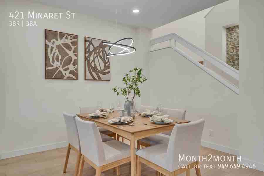421 Minaret St - Photo 3 of 3