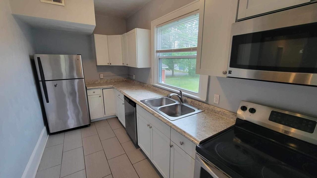 114 Huntington Blvd Ne #1 - Photo 2 of 10