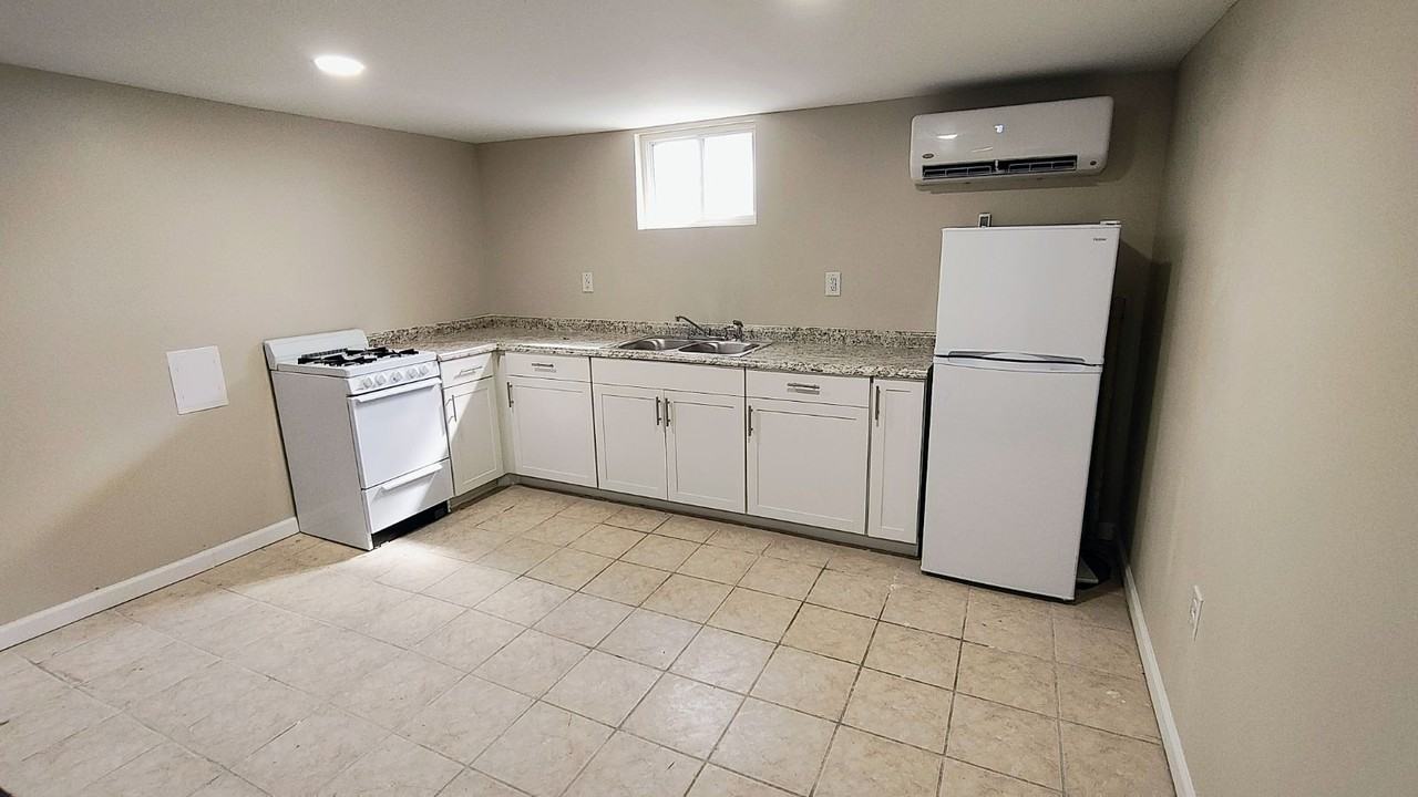 114 Huntington Blvd Ne #1 - Photo 4 of 10