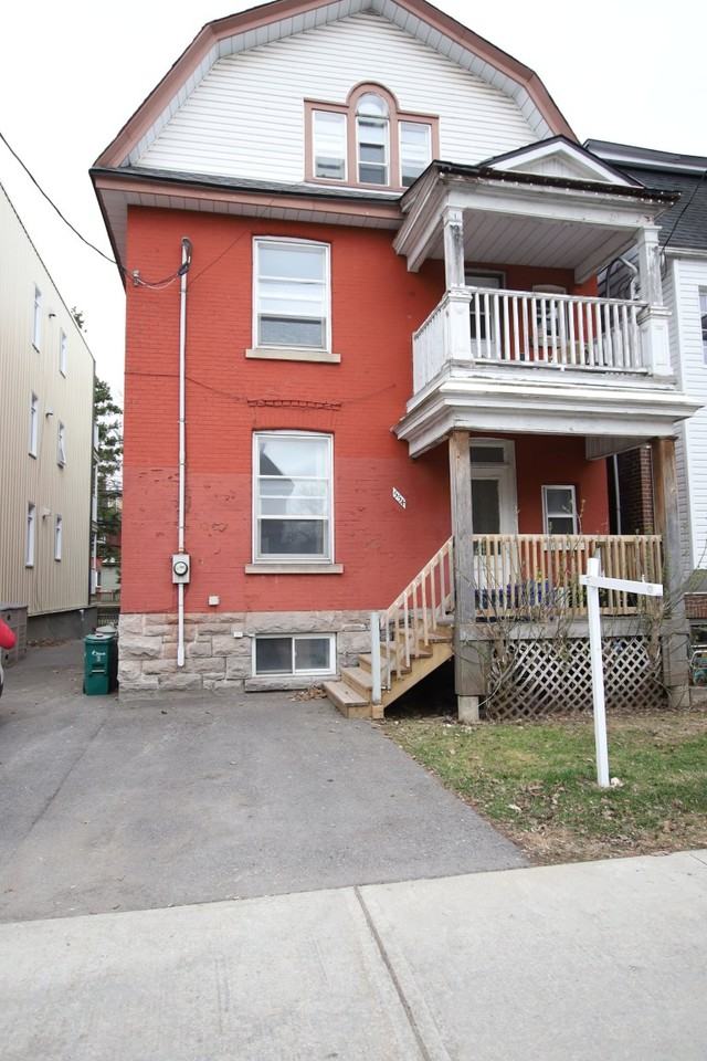 554 Mcleod St