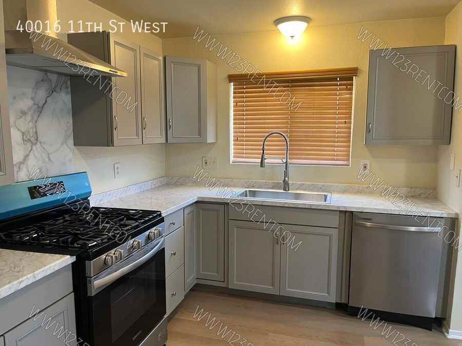 40016 11th St W - Photo 4 of 25