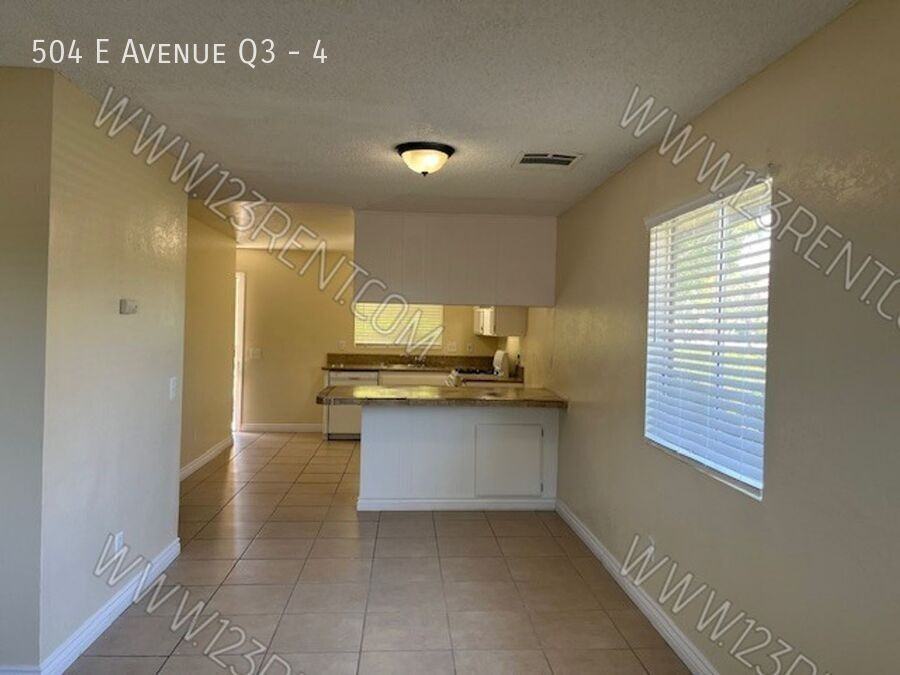 504 E Avenue Q3 #4 - Photo 6 of 23
