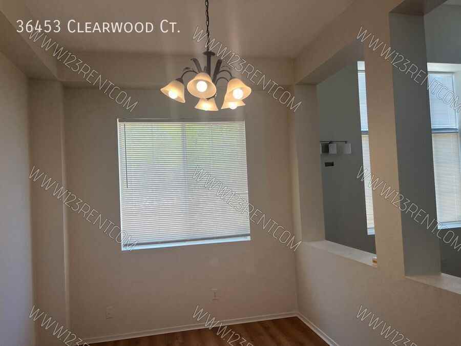 36453 Clearwood Ct - Photo 4 of 24