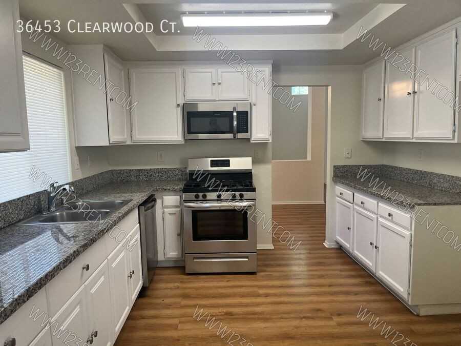36453 Clearwood Ct - Photo 5 of 24