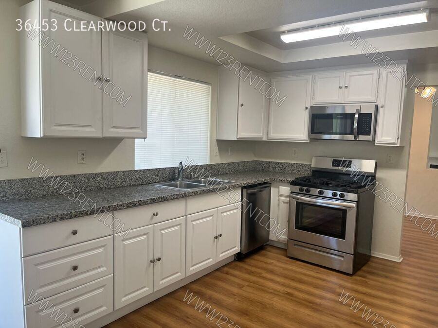 36453 Clearwood Ct - Photo 6 of 24