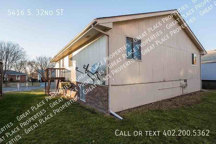 5416 S 32nd St - Photo 2 of 35
