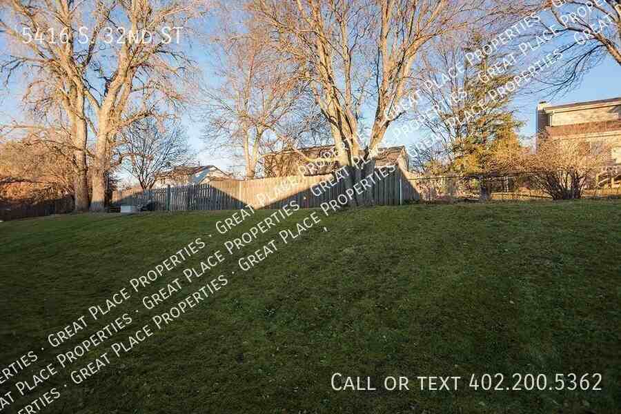 5416 S 32nd St - Photo 4 of 35