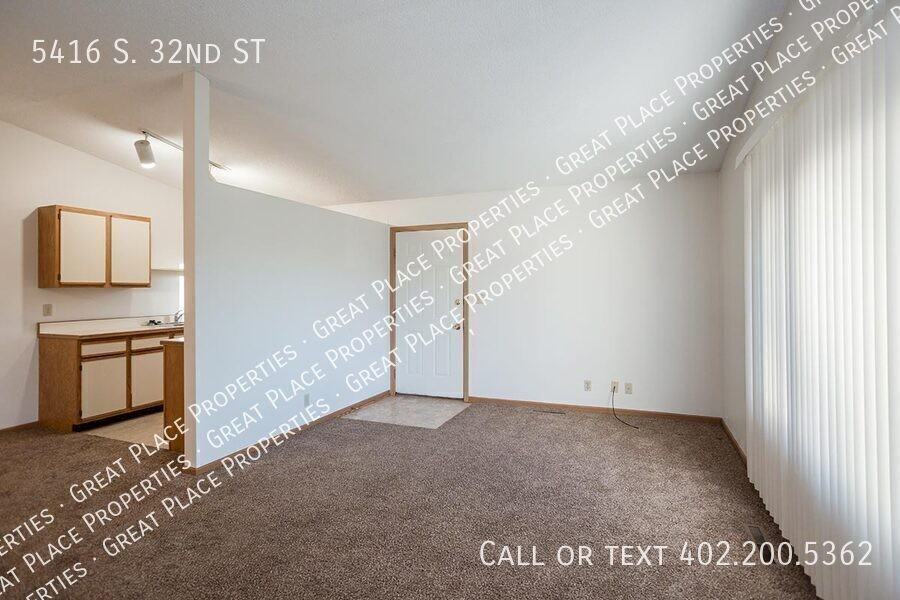 5416 S 32nd St - Photo 6 of 35