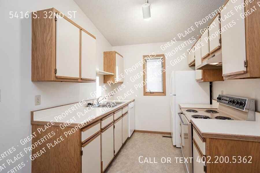 5416 S 32nd St - Photo 7 of 35