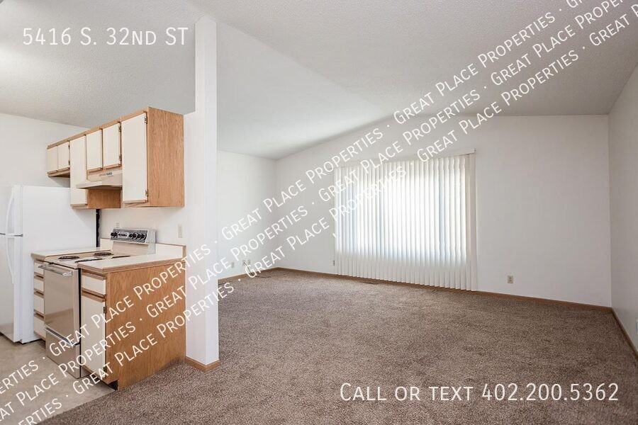 5416 S 32nd St - Photo 7 of 35