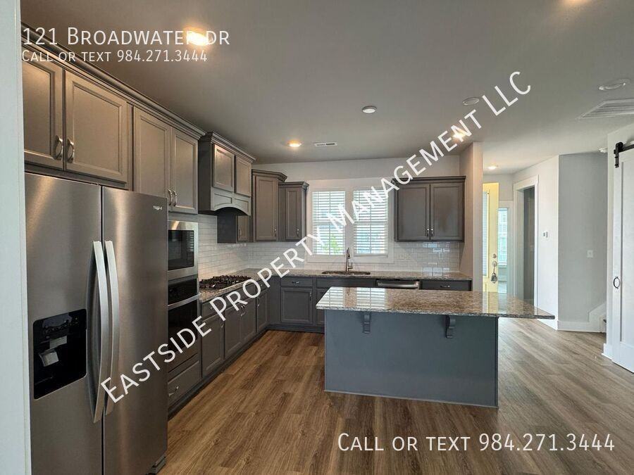 121 Broadwater Dr - Photo 3 of 28