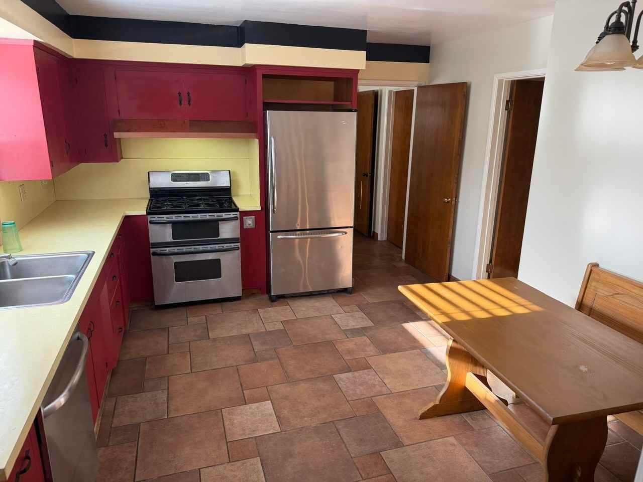1722 Eucalyptus Dr - Photo 2 of 9