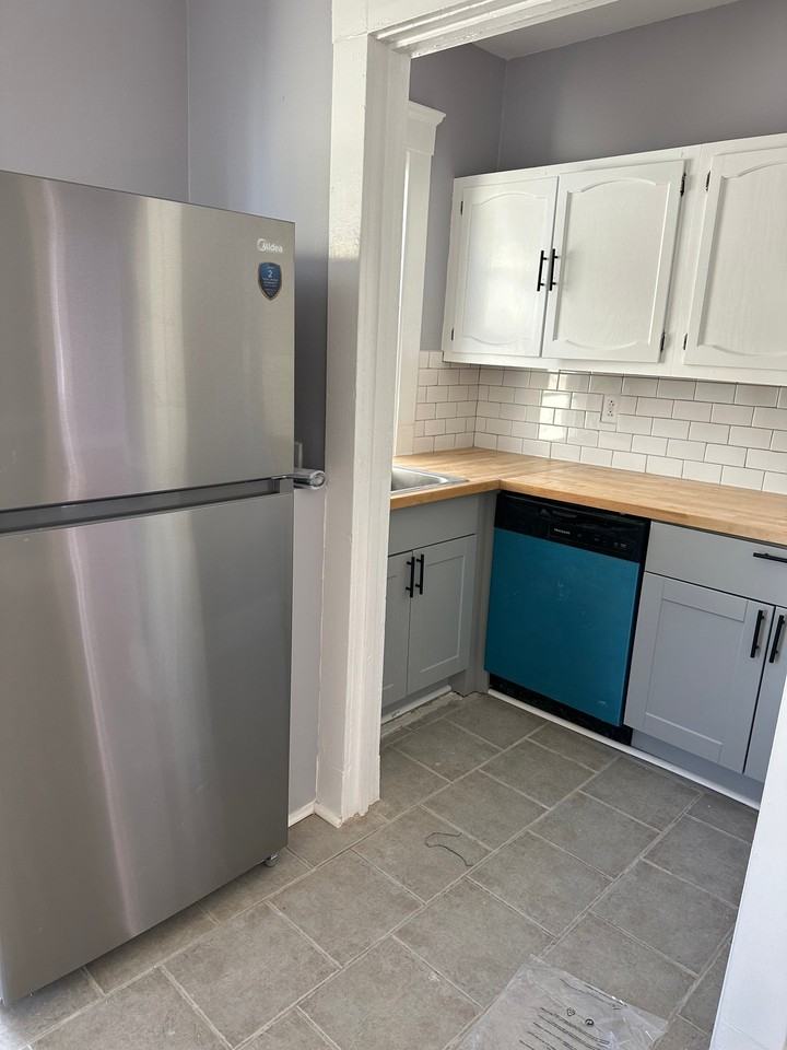 39 Hurlburt St #2ndFL - Photo 3 of 4