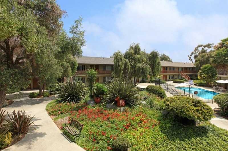 555 Greenbrier Dr - Photo 2 of 16