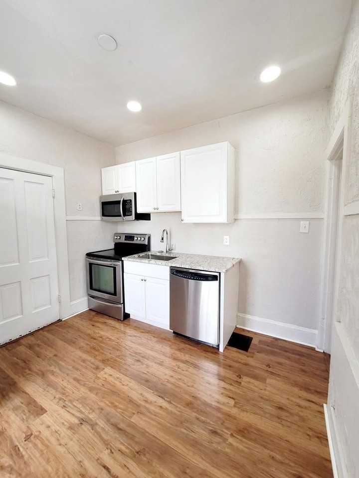 724 N Nevada Ave #5 - Photo 3 of 14