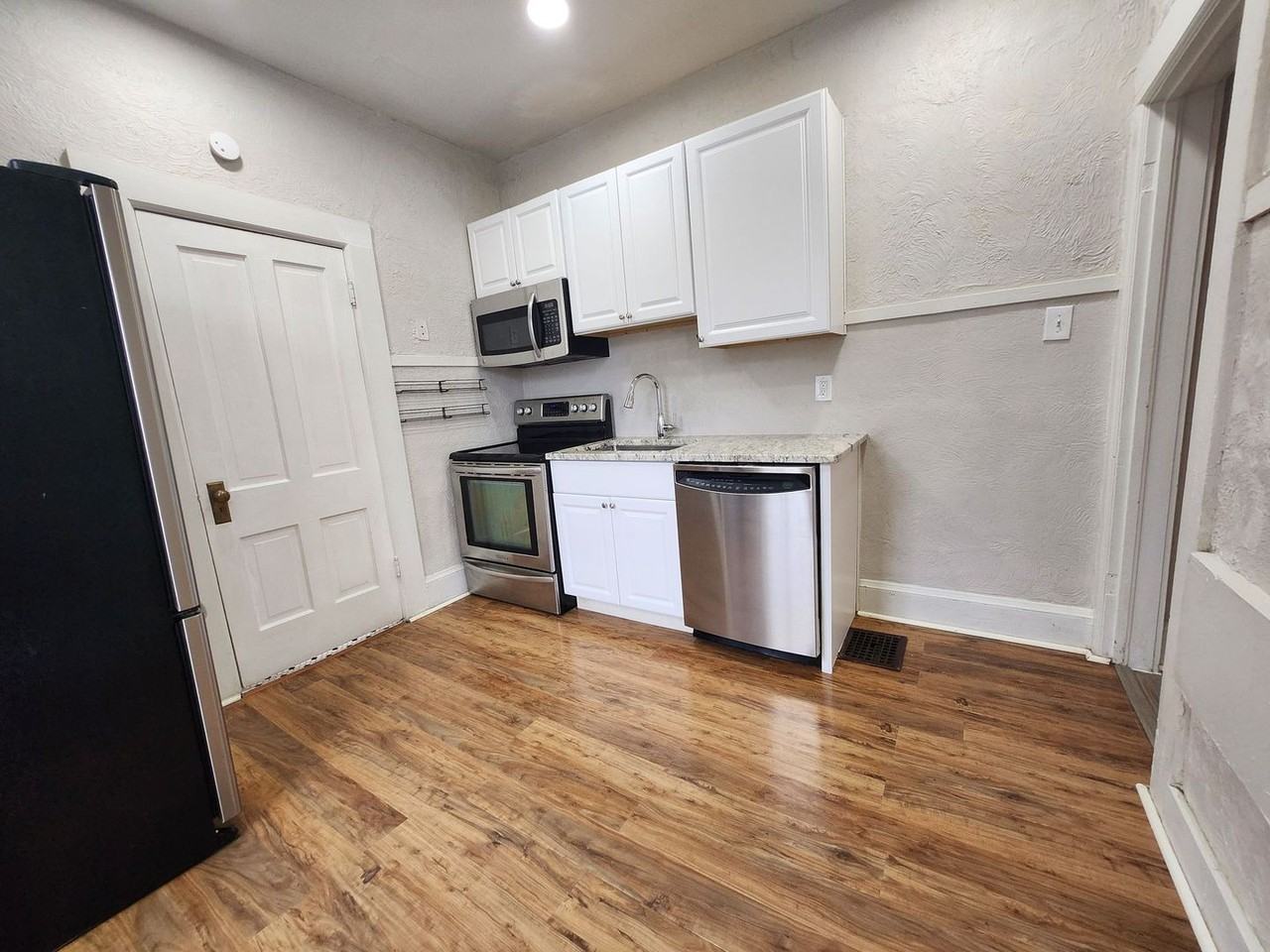 724 N Nevada Ave #5 - Photo 4 of 14