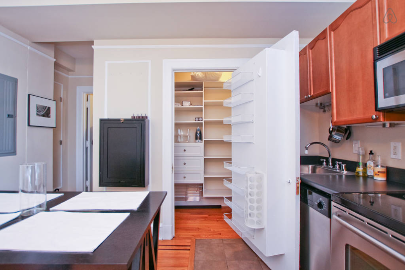 1613 Harvard St Nw - Photo 4 of 11