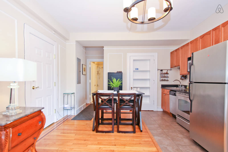 1613 Harvard St Nw - Photo 5 of 11