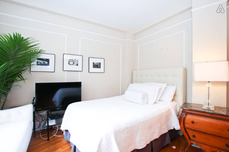 1613 Harvard St Nw - Photo 7 of 11