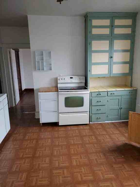 303 1/2 W High St #6 - Photo 4 of 7