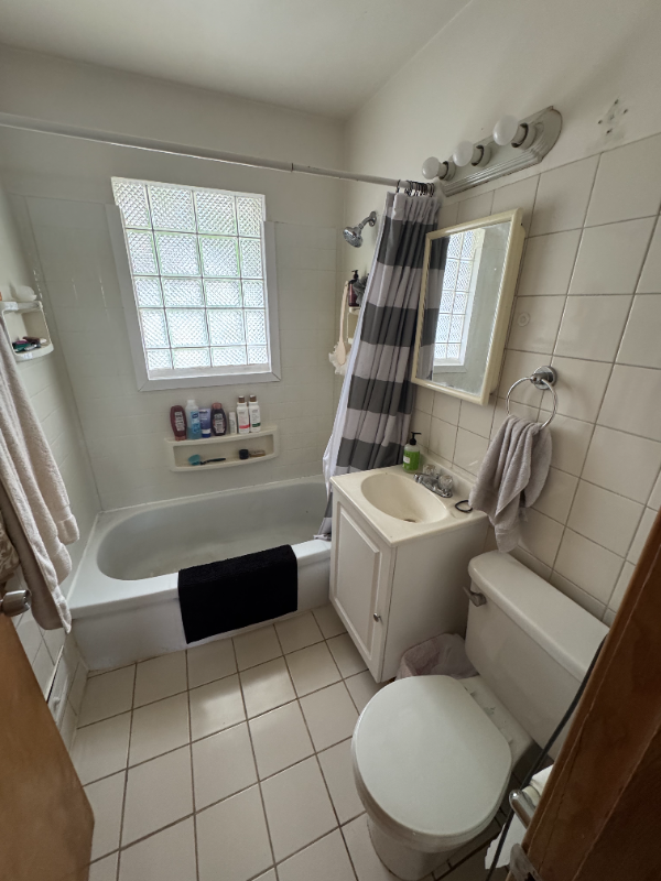 2104 E 58th St #2106 - Photo 3 of 6