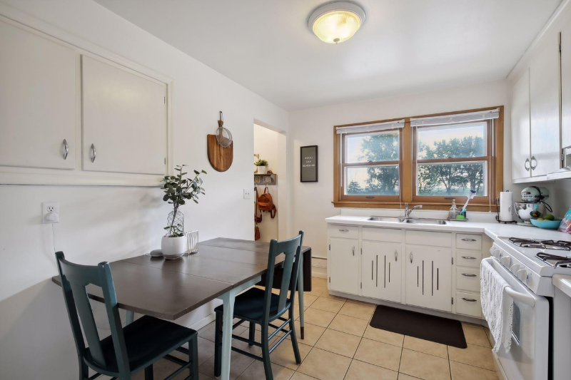 2104 E 58th St #2106 - Photo 4 of 6