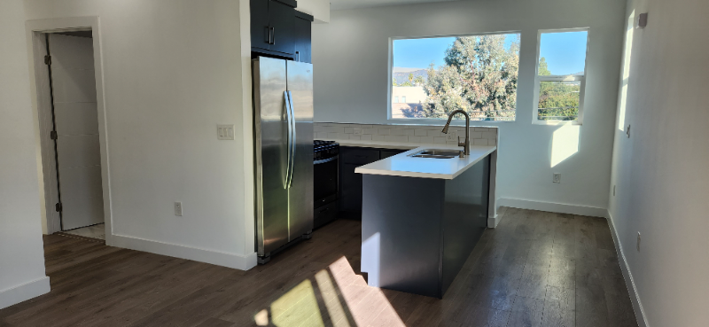 339 N Harvard Blvd - Photo 2 of 34