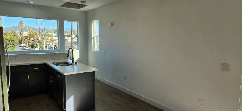 339 N Harvard Blvd - Photo 3 of 34