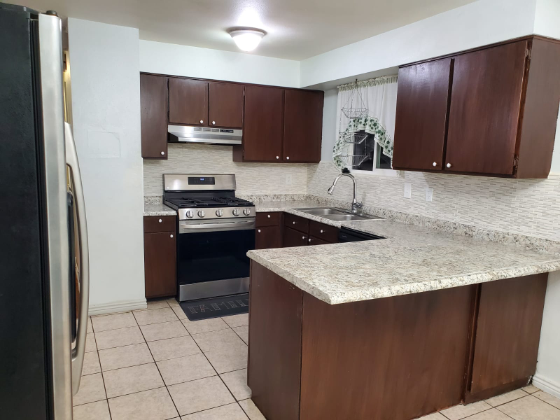 627 N Sir Michael Dr - Photo 2 of 8