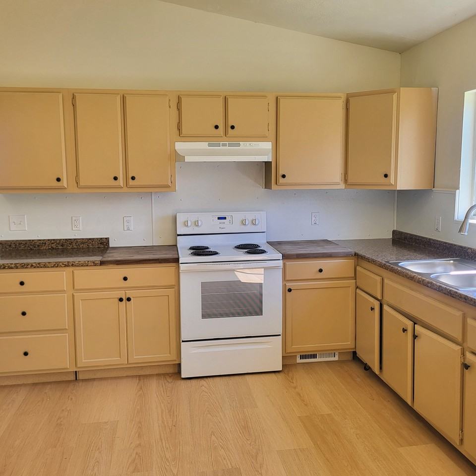 968 Chicago Ave - Photo 5 of 14