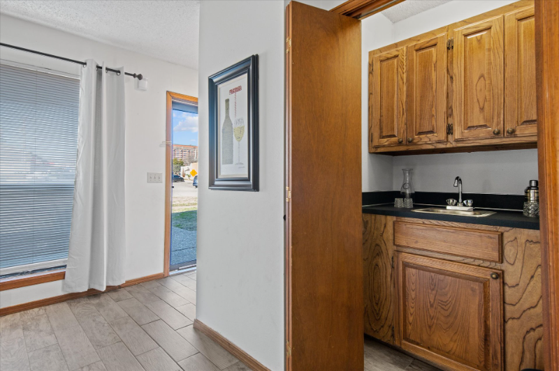 424 S Shawnee Ave - Photo 4 of 27