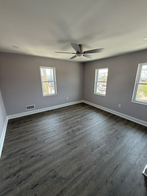 115 Oak St - Photo 7 of 10