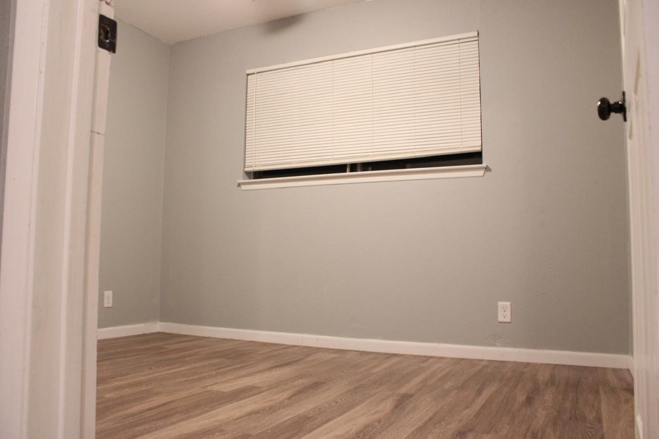 2912 Bernice St - Photo 2 of 11