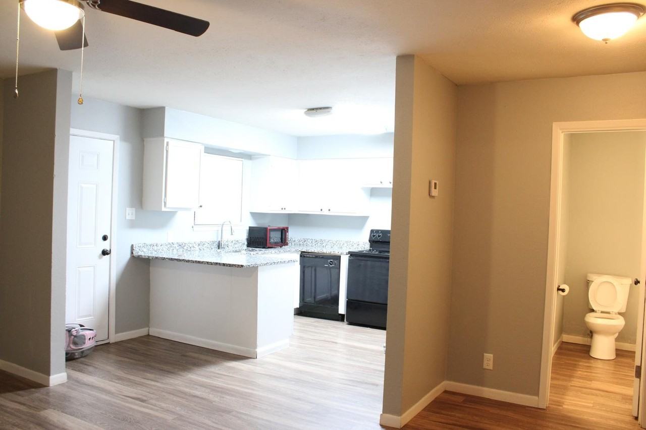 2912 Bernice St - Photo 4 of 11