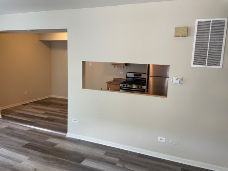 10S421 Echo Ln #2F - Photo 4 of 11