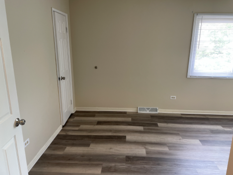 10S421 Echo Ln #2F - Photo 6 of 11