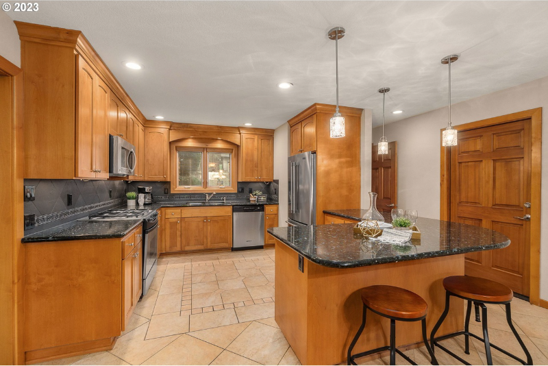 16932 Greentree Ave - Photo 4 of 14
