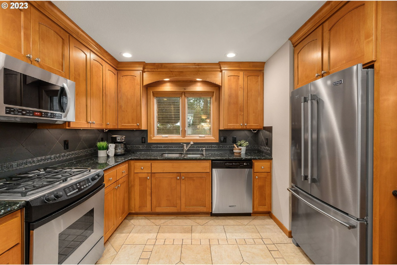 16932 Greentree Ave - Photo 5 of 14