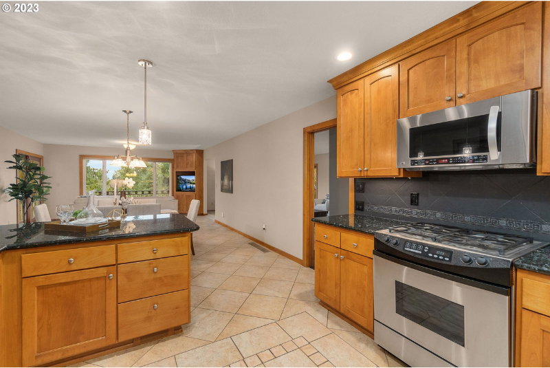16932 Greentree Ave - Photo 6 of 14