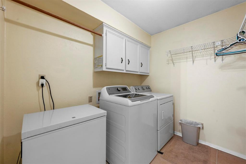 428 Park Bend Dr - Photo 3 of 4