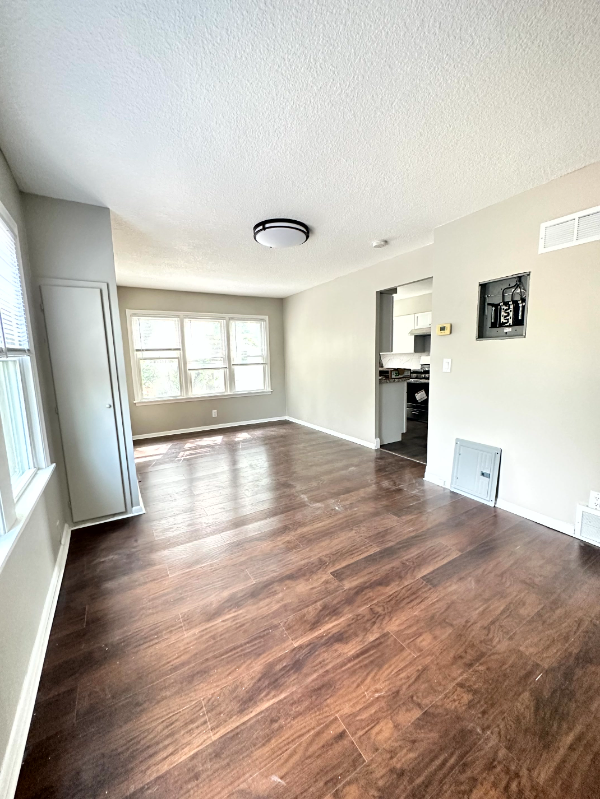 2804 E 44th St - Photo 6 of 20