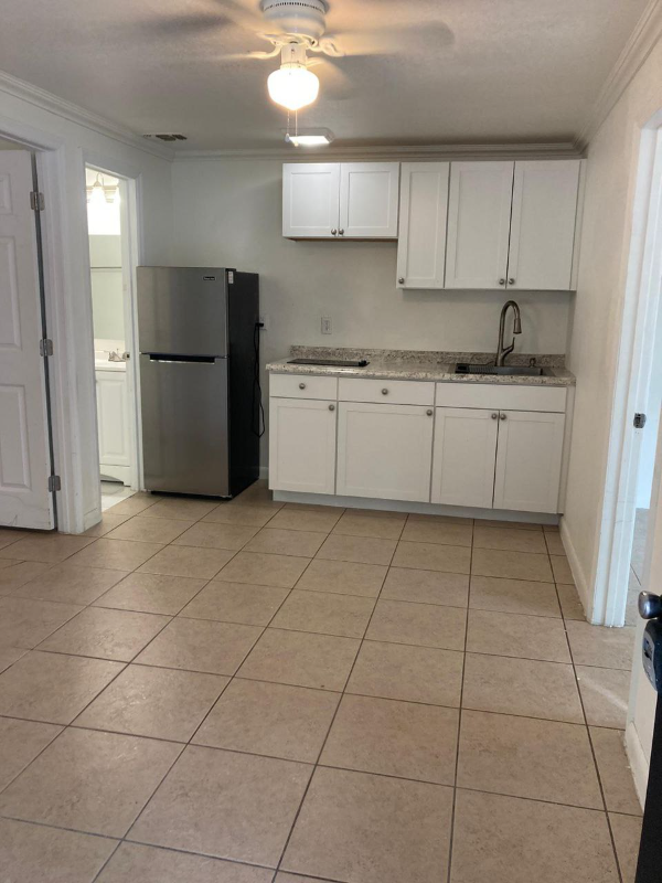 6733 Lodge Ave - Photo 2 of 7