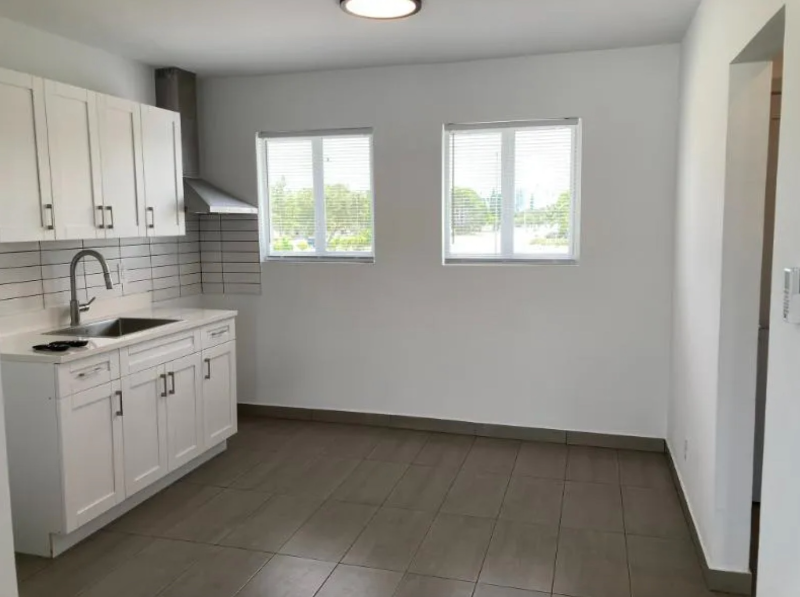 3201 Broadway #15 - Photo 3 of 12
