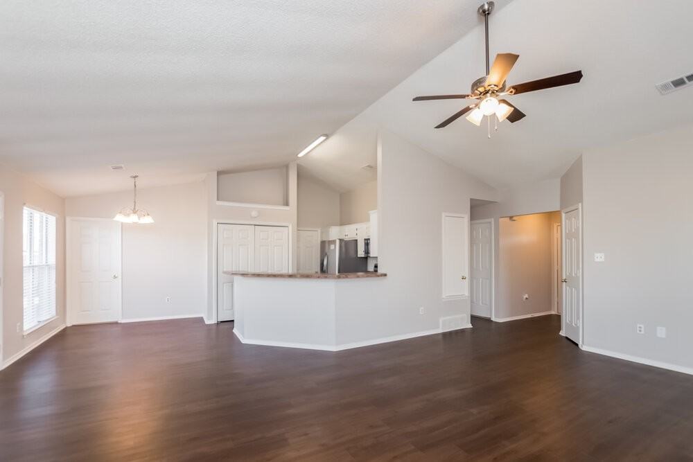 7409 Dunbarton Dr - Photo 3 of 15