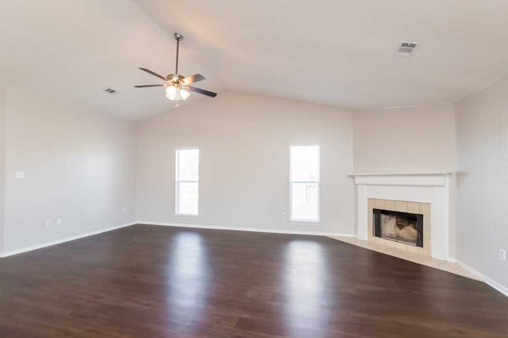 7409 Dunbarton Dr - Photo 4 of 15