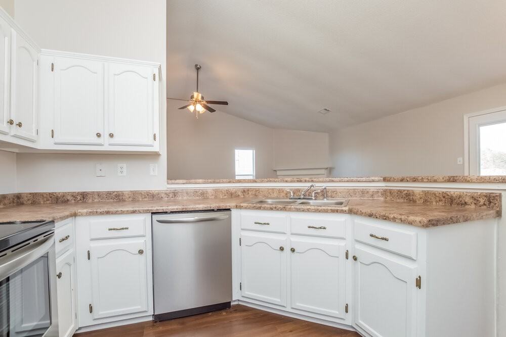 7409 Dunbarton Dr - Photo 6 of 15