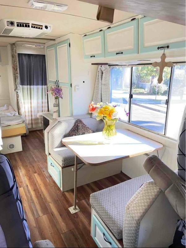 3133 Homestead Rd - Photo 5 of 10